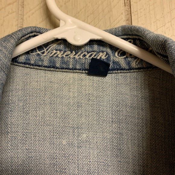 Cropped distressed jean jacket - Picture 4 of 6